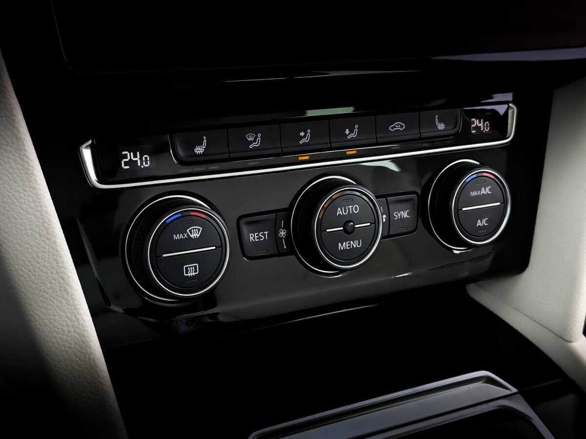 Купить Volkswagen Passat с пробегом. Фото: #24