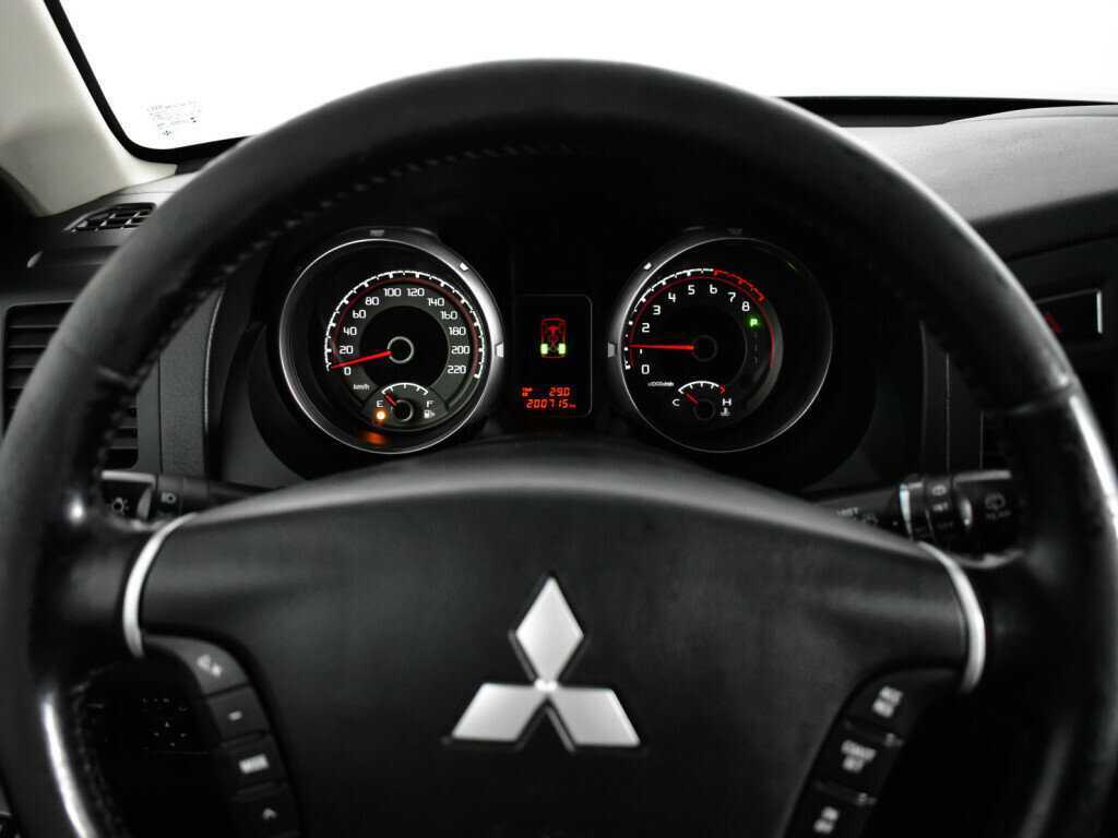Купить Mitsubishi Pajero с пробегом. Фото: #10
