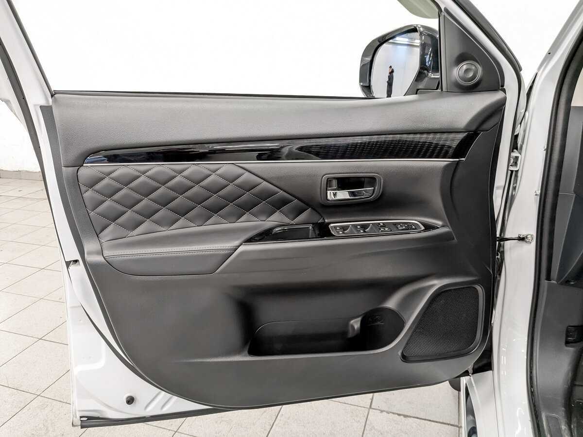 Купить Mitsubishi Outlander с пробегом. Фото: #18