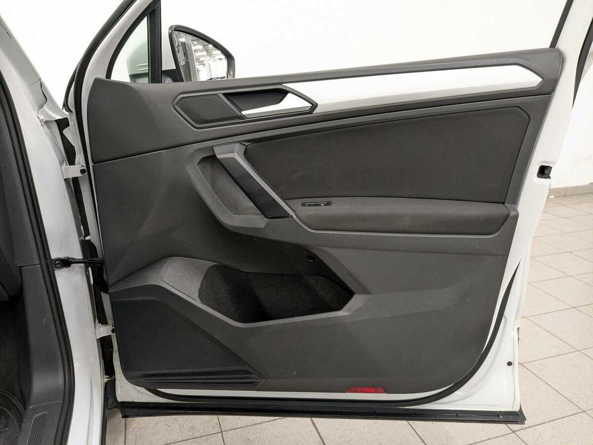 Купить Volkswagen Tiguan с пробегом. Фото: #23