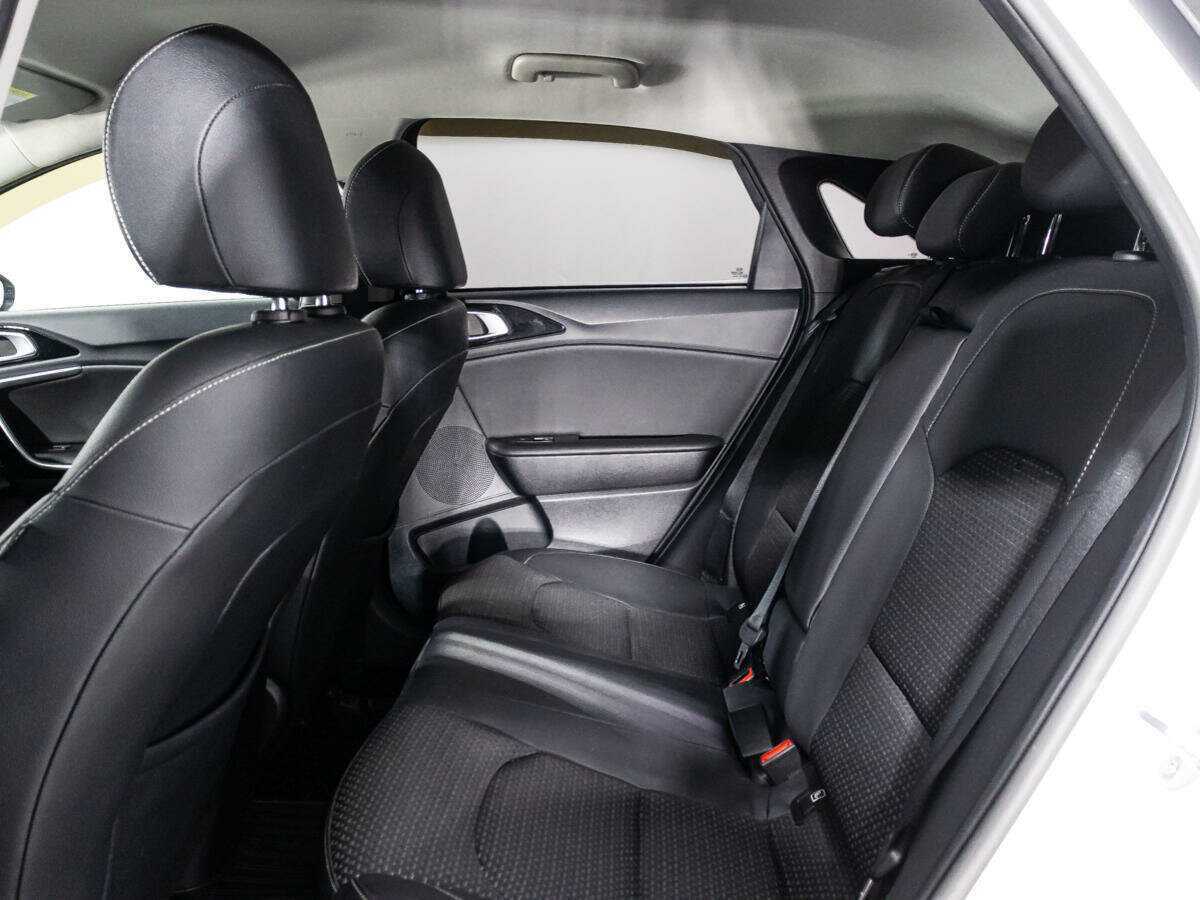 Купить Kia Ceed с пробегом. Фото: #9
