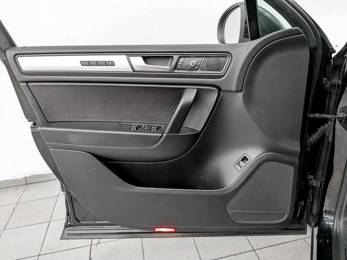 Купить Volkswagen Touareg с пробегом. Фото: #16