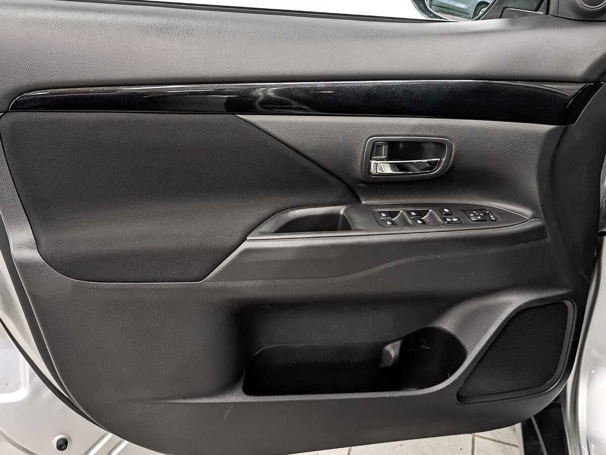 Купить Mitsubishi Outlander с пробегом. Фото: #18
