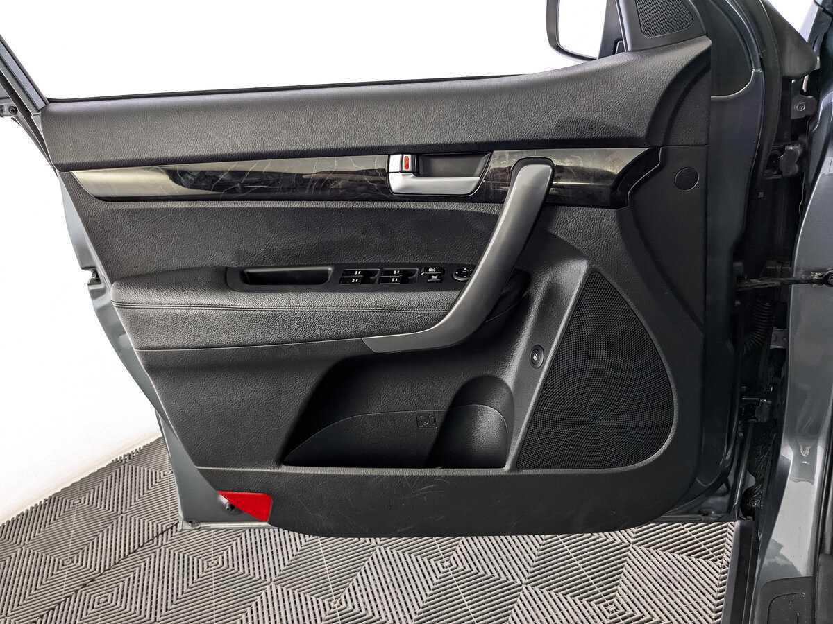 Купить Kia Sorento с пробегом. Фото: #18