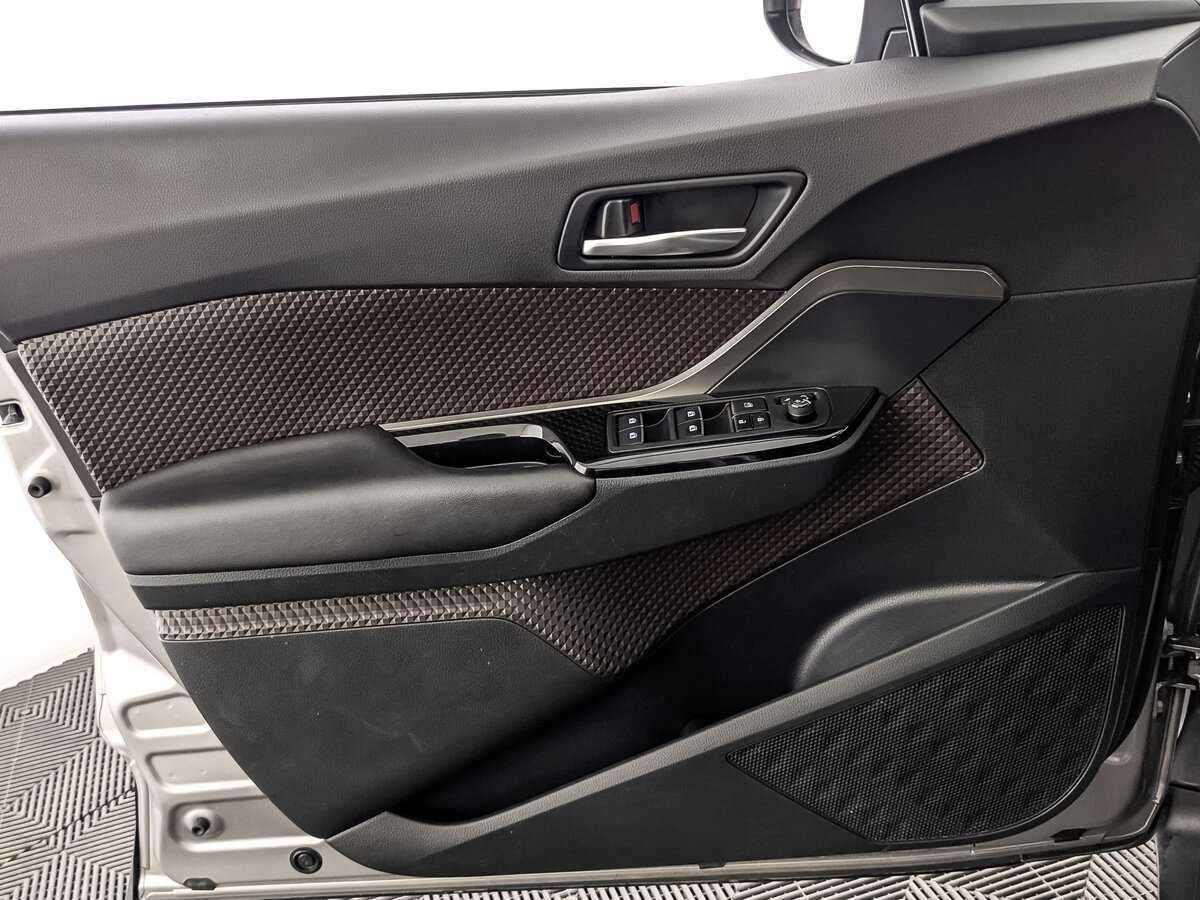 Купить Toyota C-HR с пробегом. Фото: #18