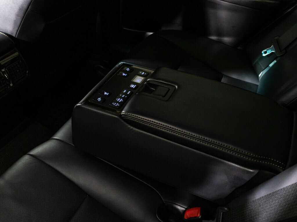 Купить Toyota Camry с пробегом. Фото: #18