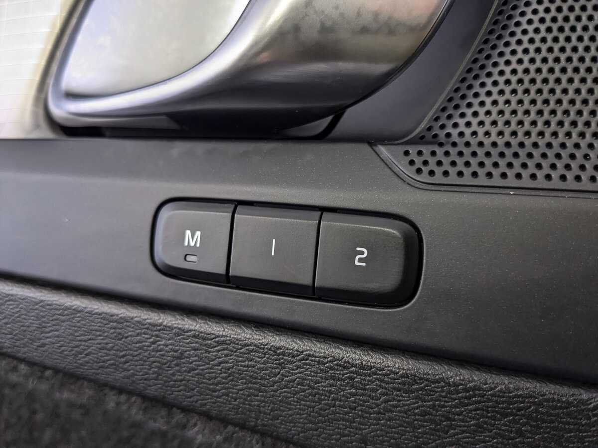 Купить Volvo XC40 с пробегом. Фото: #23