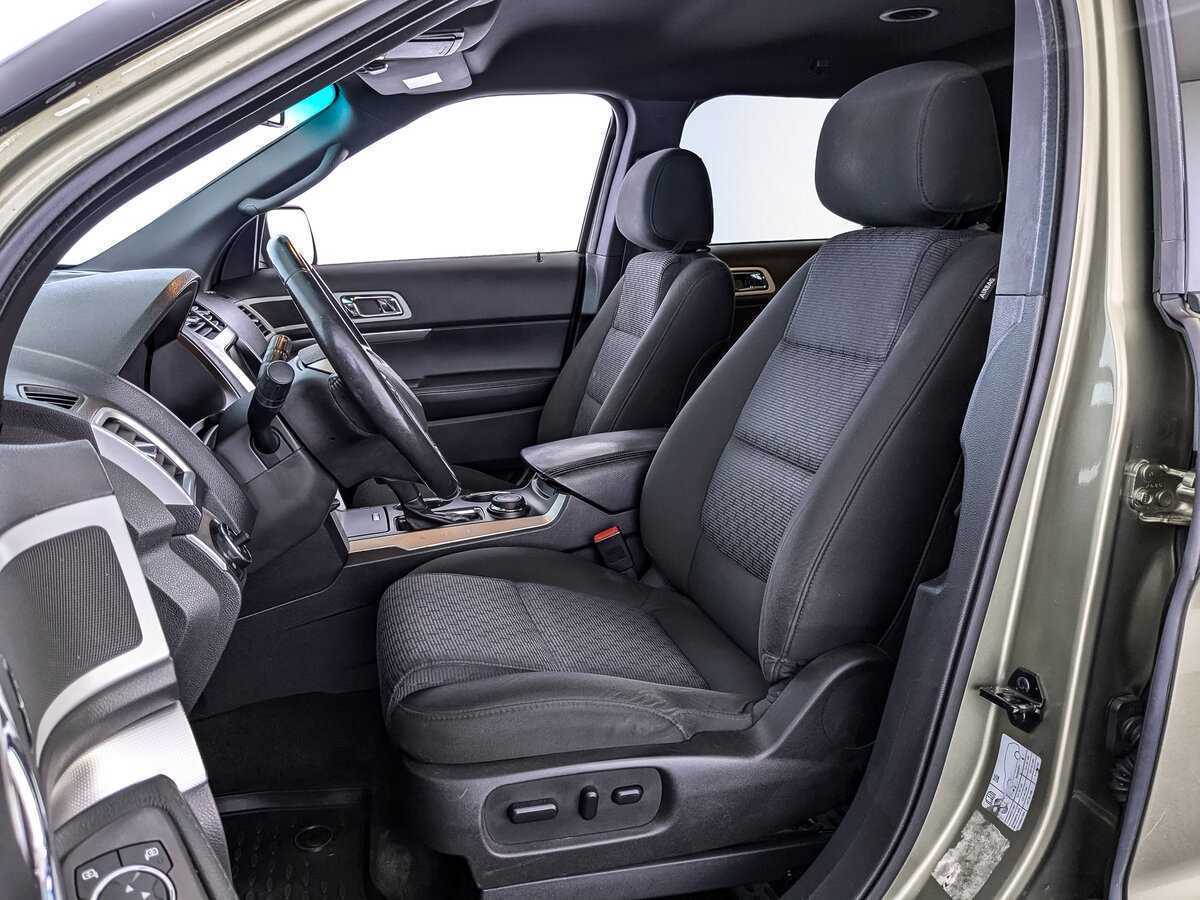 Купить Ford Explorer с пробегом. Фото: #17