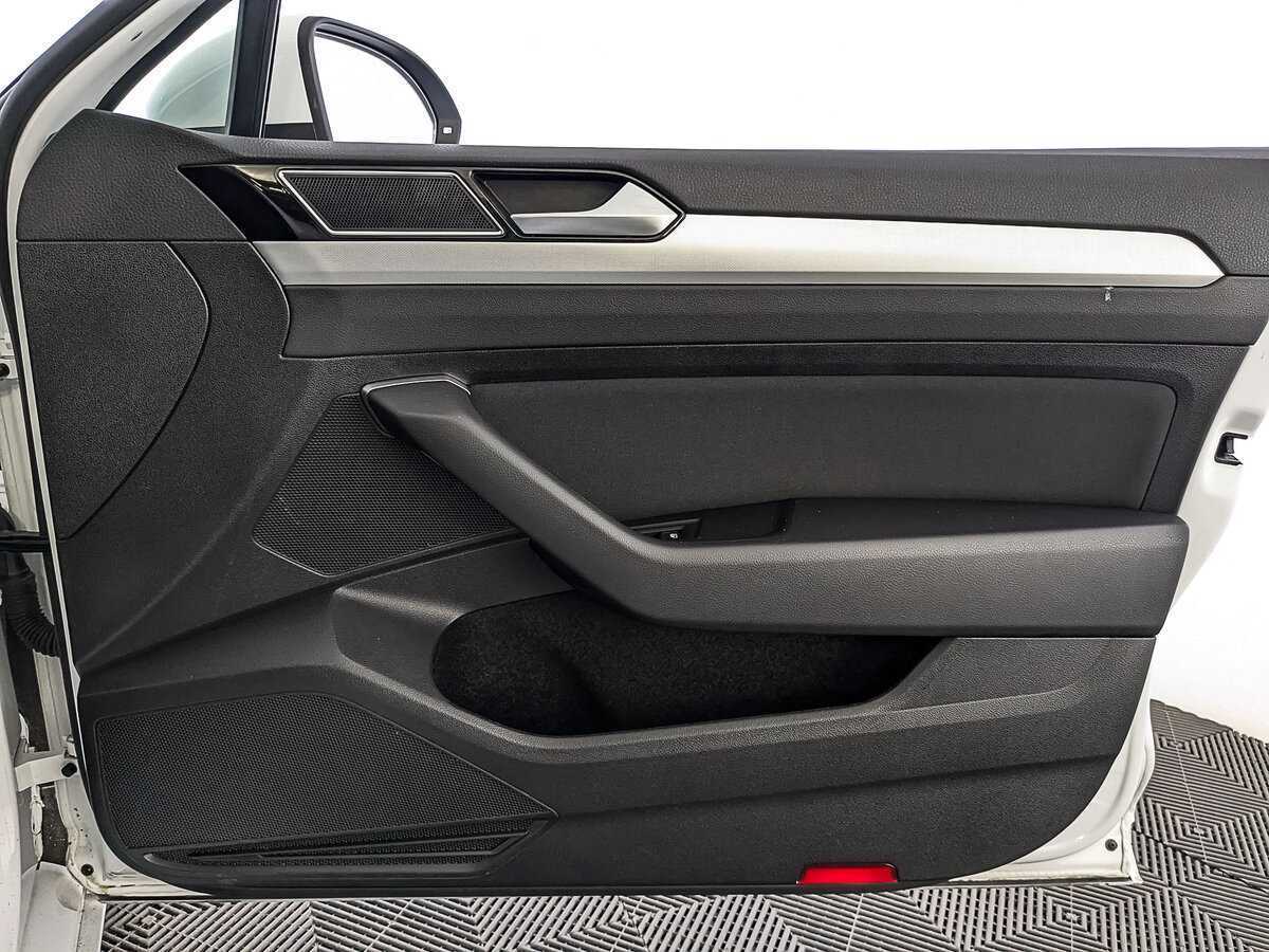 Купить Volkswagen Passat с пробегом. Фото: #24