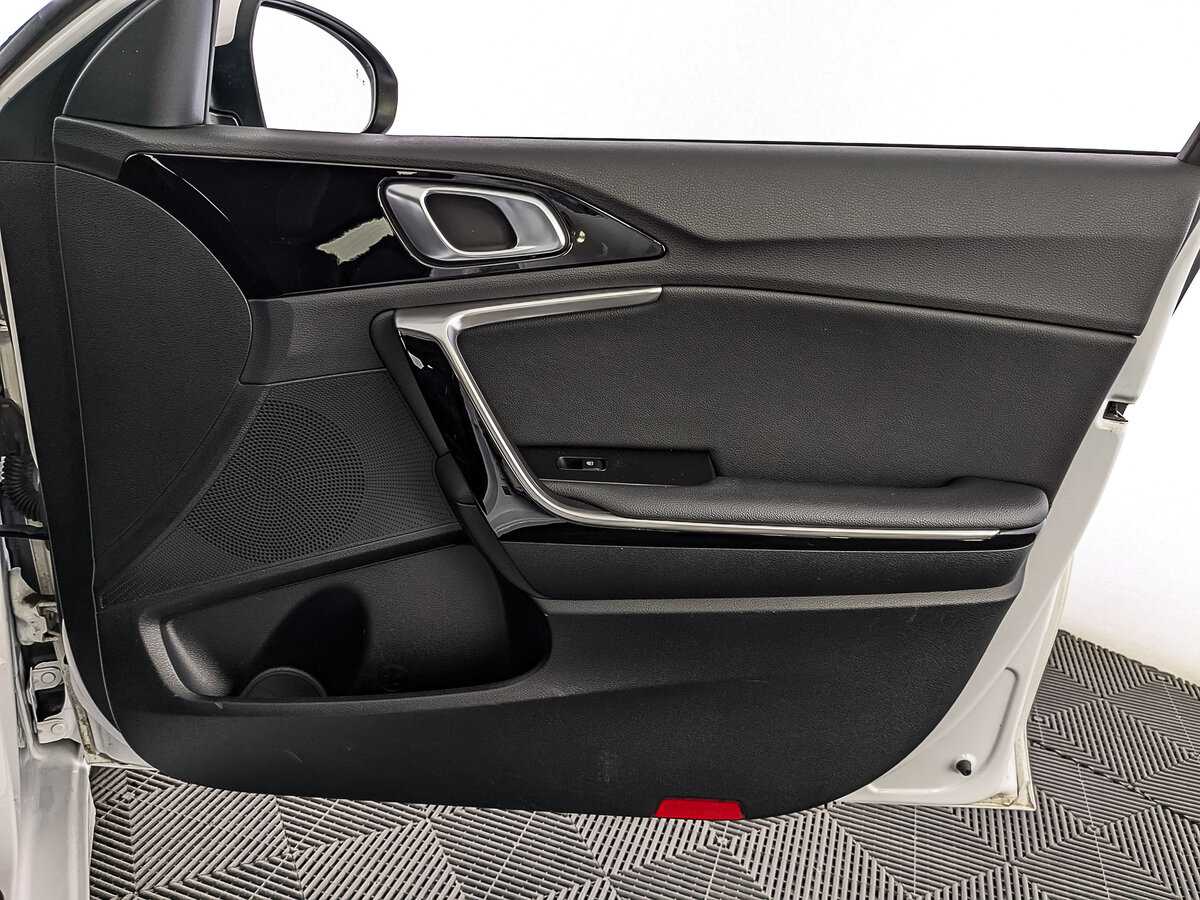 Купить Kia Ceed с пробегом. Фото: #23