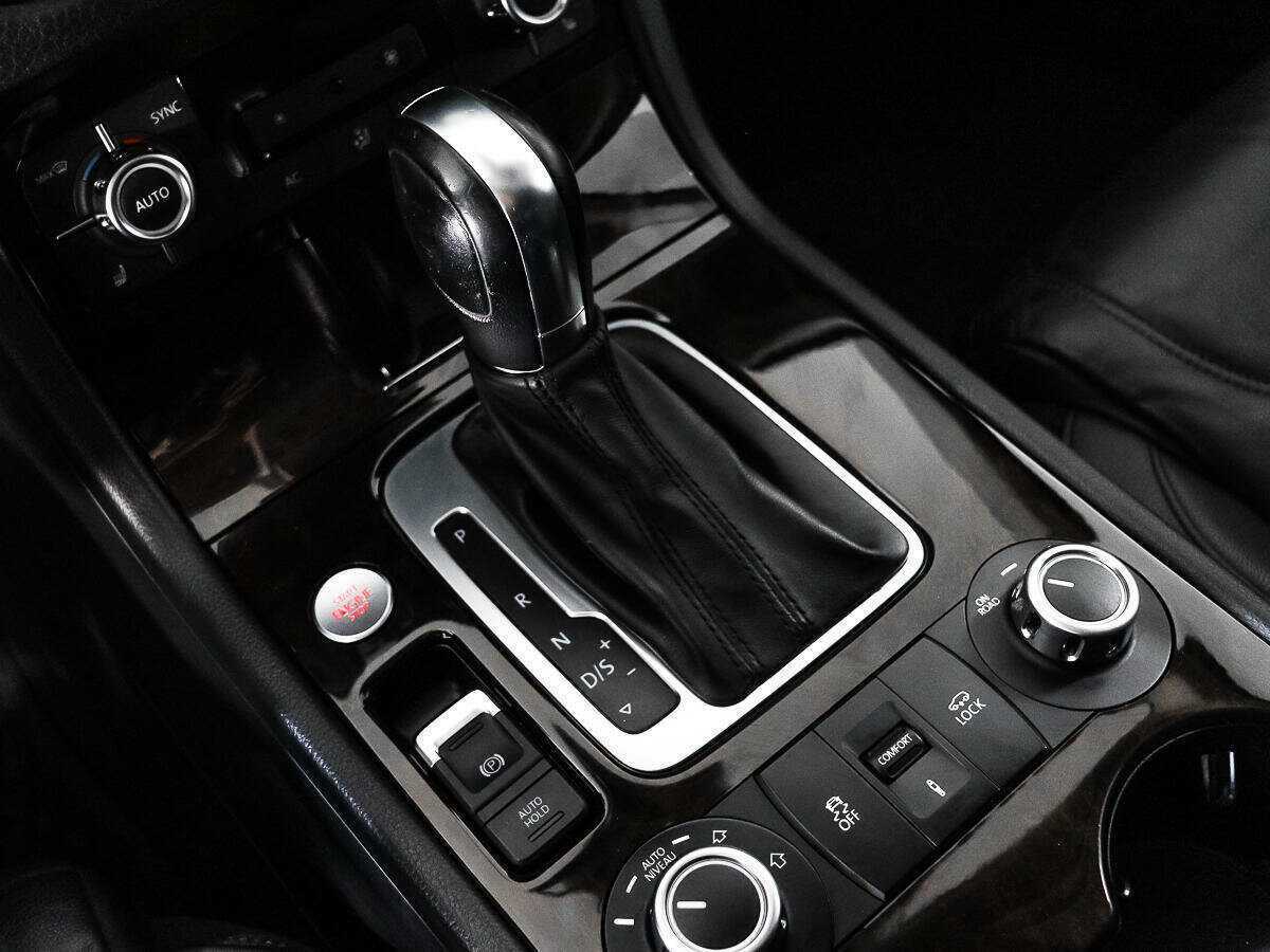 Купить Volkswagen Touareg с пробегом. Фото: #10