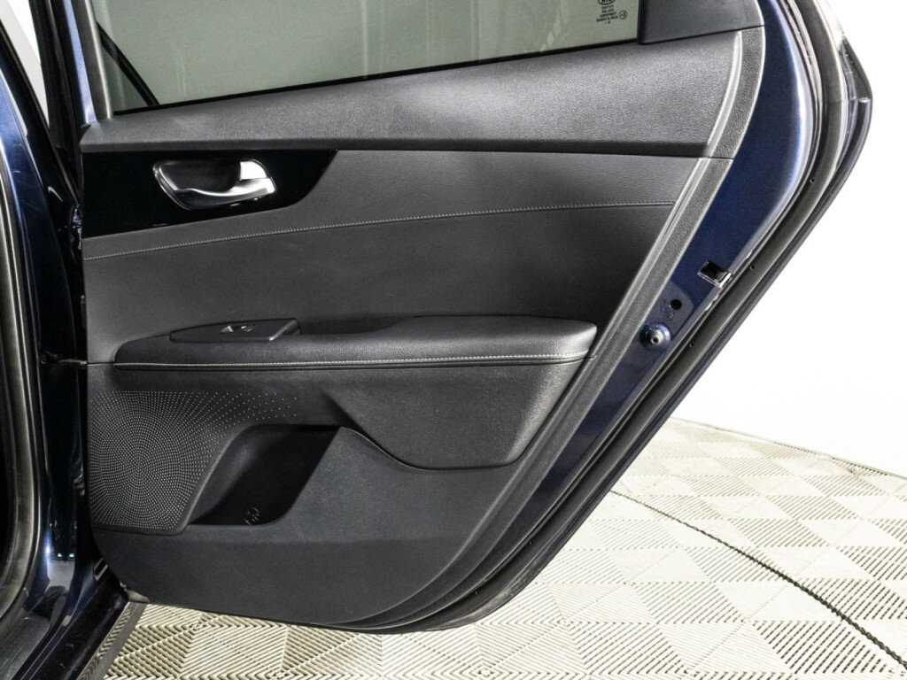 Купить Kia Cerato с пробегом. Фото: #28