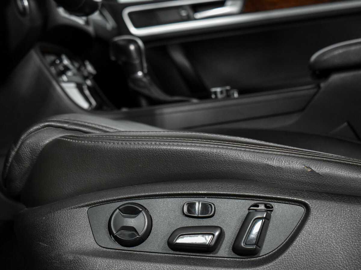Купить Volkswagen Touareg с пробегом. Фото: #9