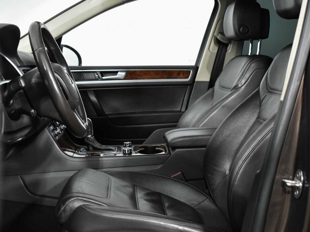 Купить Volkswagen Touareg с пробегом. Фото: #12