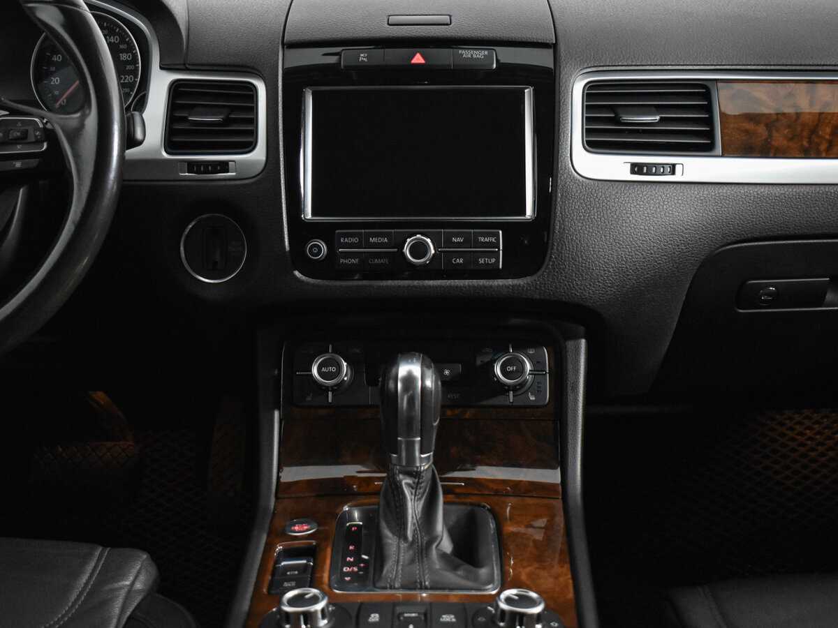 Купить Volkswagen Touareg с пробегом. Фото: #16