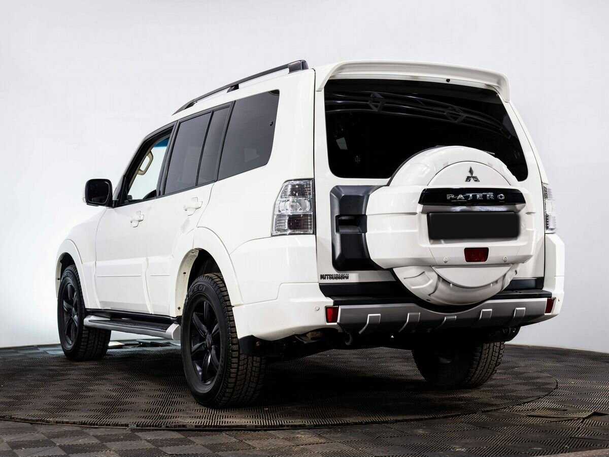 Купить Mitsubishi Pajero с пробегом. Фото: #3