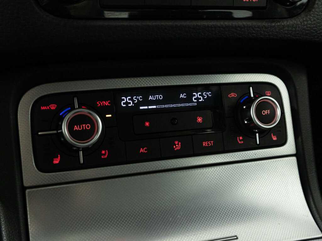 Купить Volkswagen Touareg с пробегом. Фото: #16