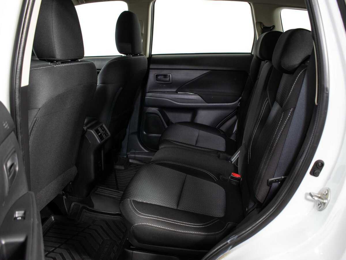 Купить Mitsubishi Outlander с пробегом. Фото: #9