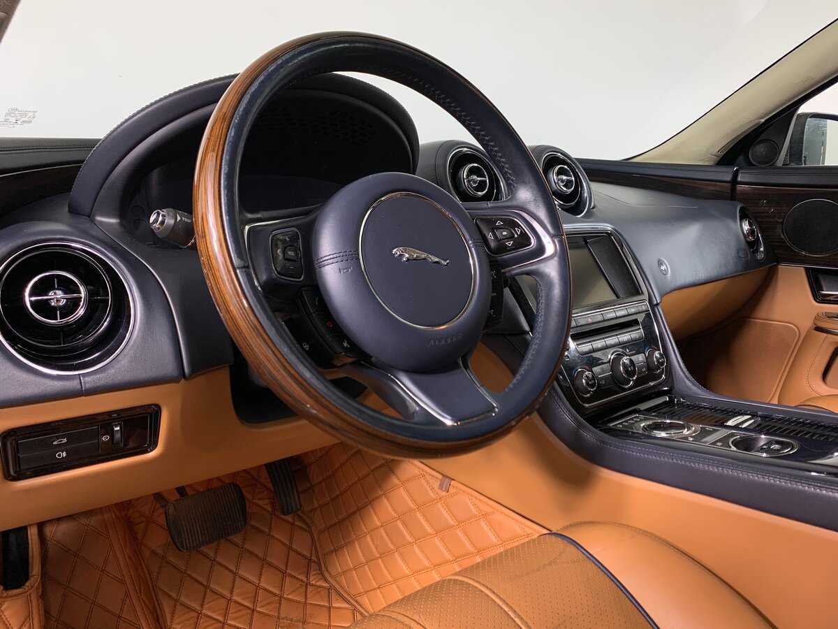 Купить Jaguar XJ с пробегом. Фото: #11