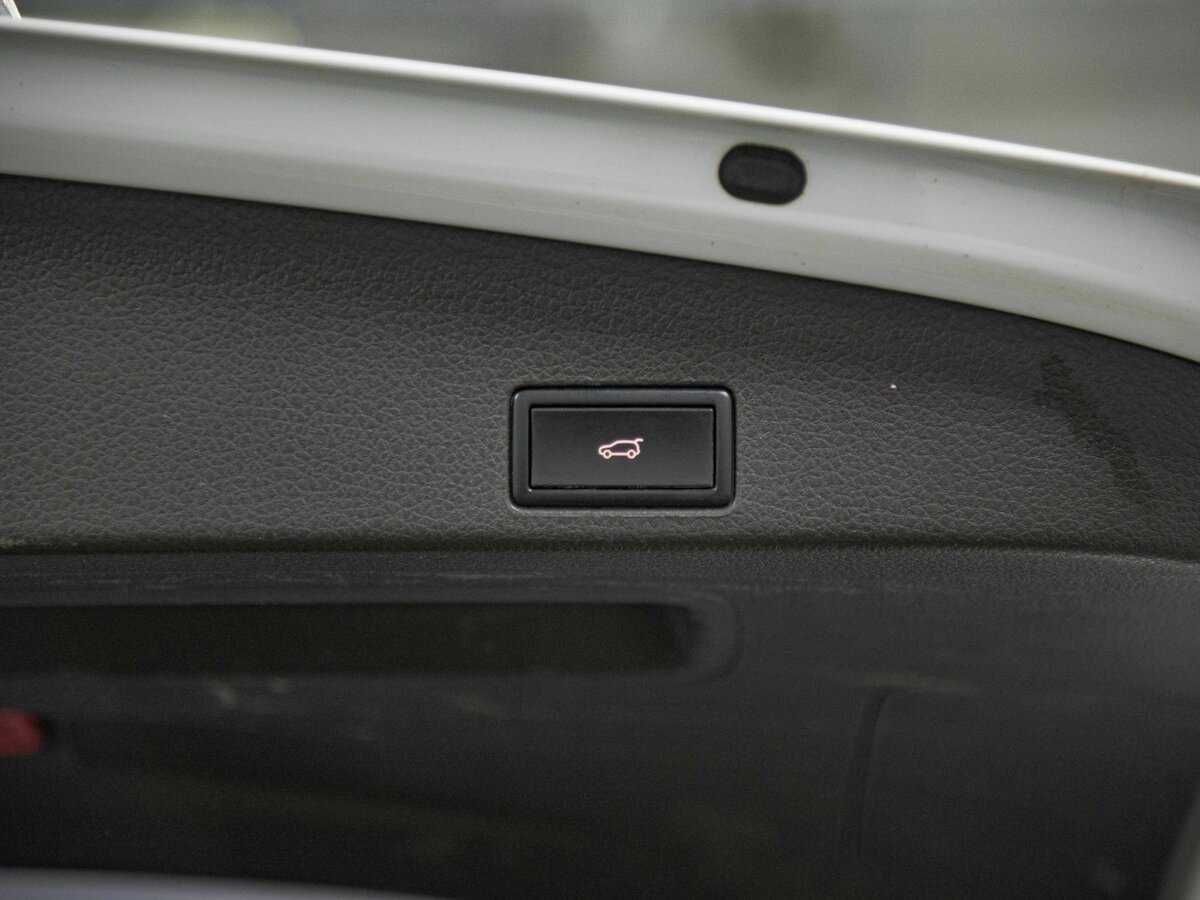 Купить Volkswagen Touareg с пробегом. Фото: #20