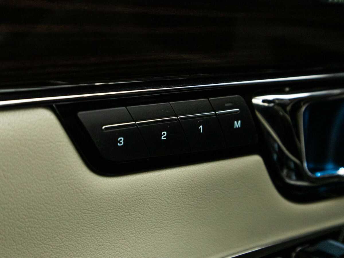 Купить Jaguar XJ с пробегом. Фото: #17