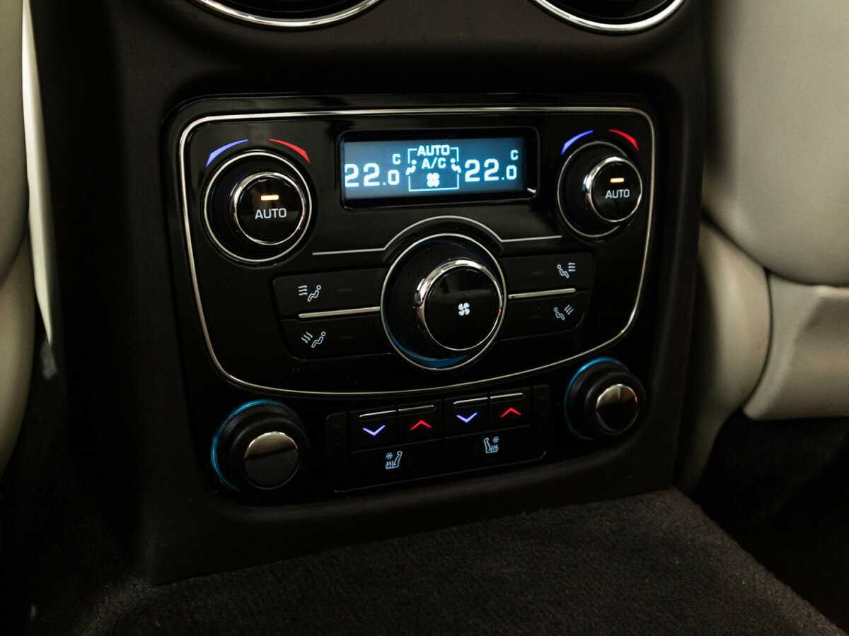 Купить Jaguar XJ с пробегом. Фото: #20