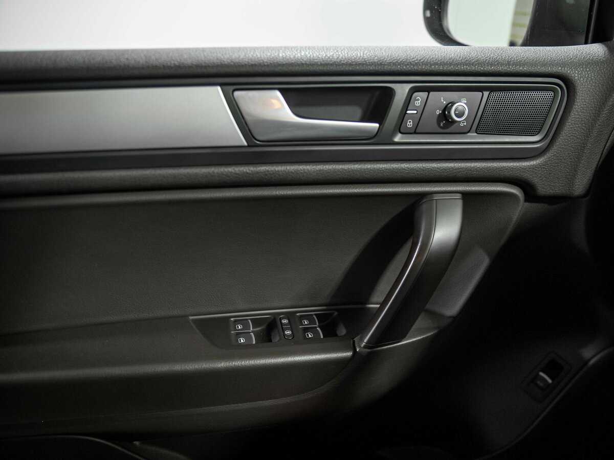 Купить Volkswagen Touareg с пробегом. Фото: #12