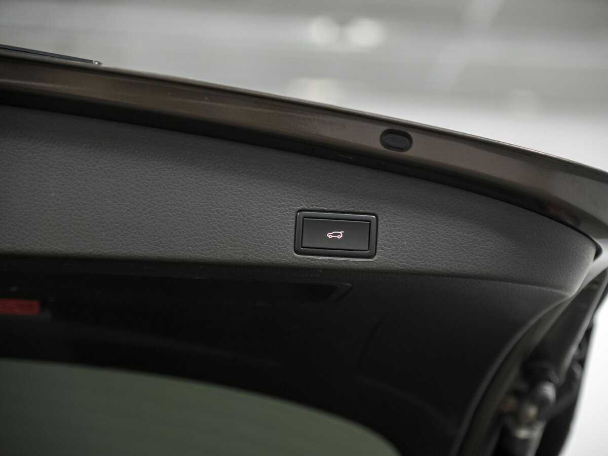 Купить Volkswagen Touareg с пробегом. Фото: #19