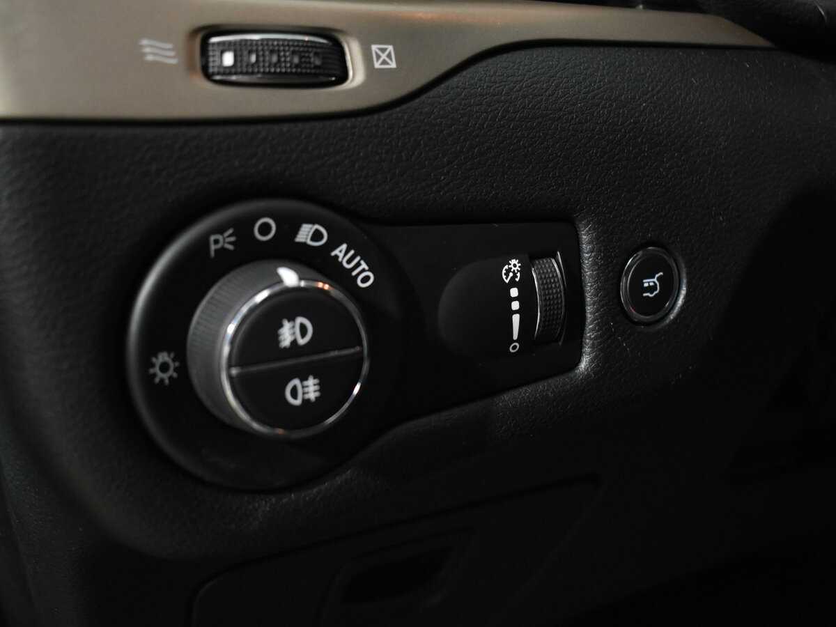 Купить Jeep Cherokee с пробегом. Фото: #13