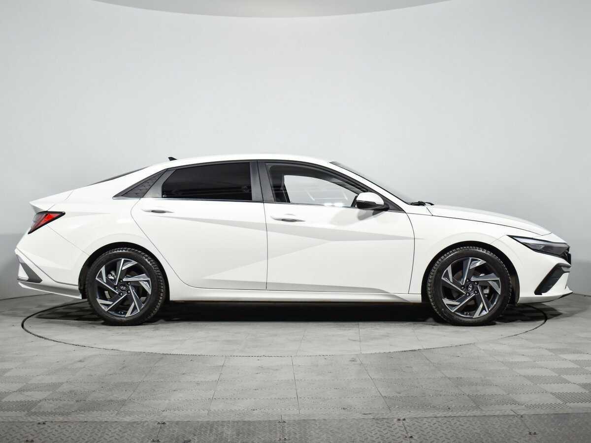 Купить Hyundai Elantra с пробегом. Фото: #3