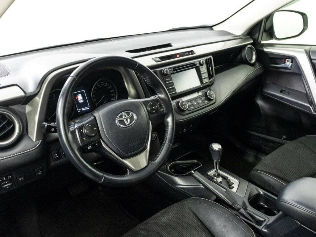 Купить Toyota RAV4 с пробегом. Фото: #8