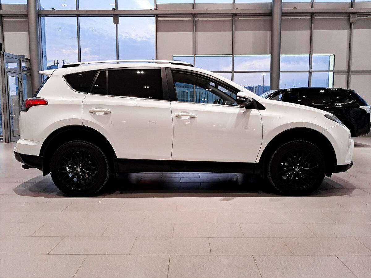 Купить Toyota RAV4 с пробегом. Фото: #3
