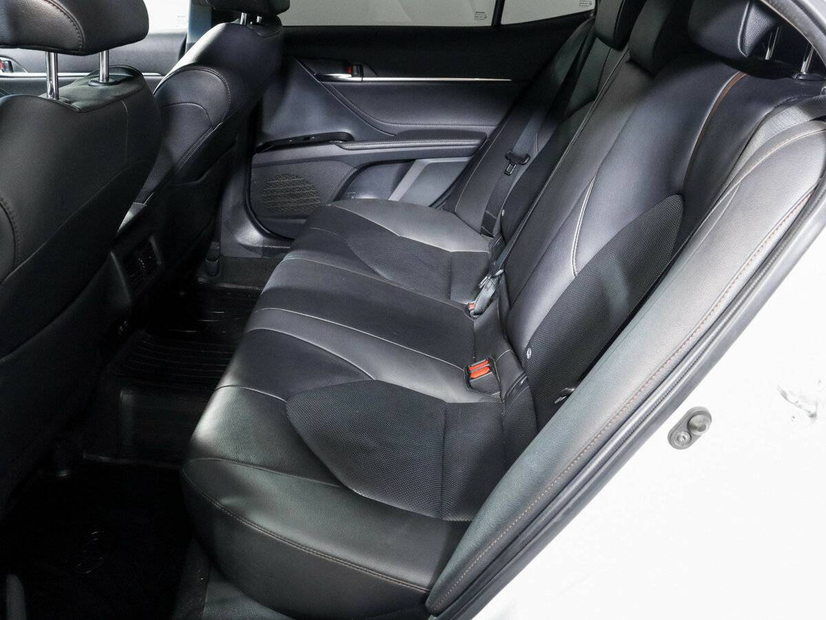 Купить Toyota Camry с пробегом. Фото: #9