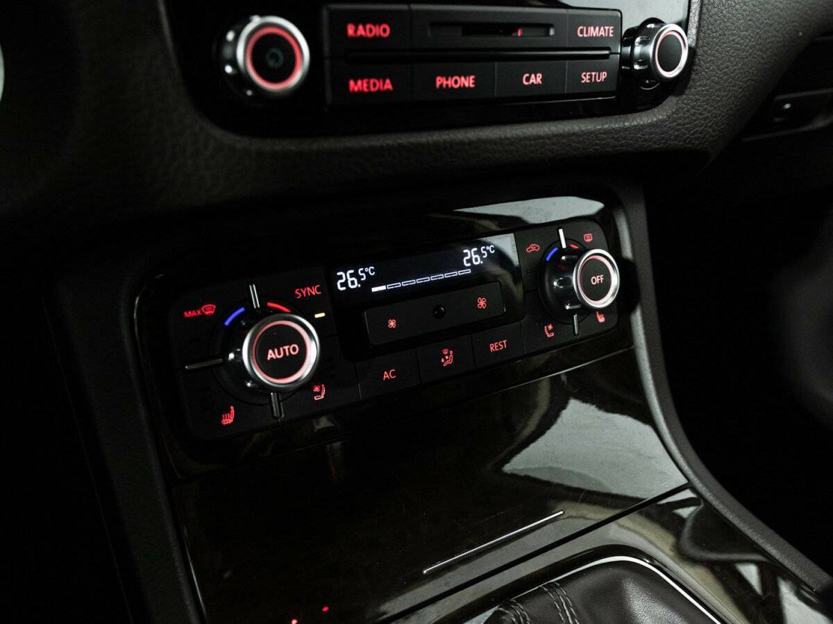 Купить Volkswagen Touareg с пробегом. Фото: #19