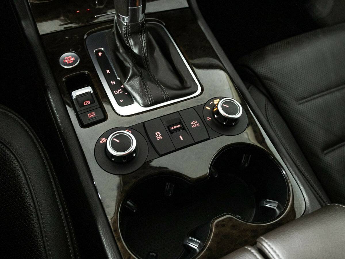 Купить Volkswagen Touareg с пробегом. Фото: #20