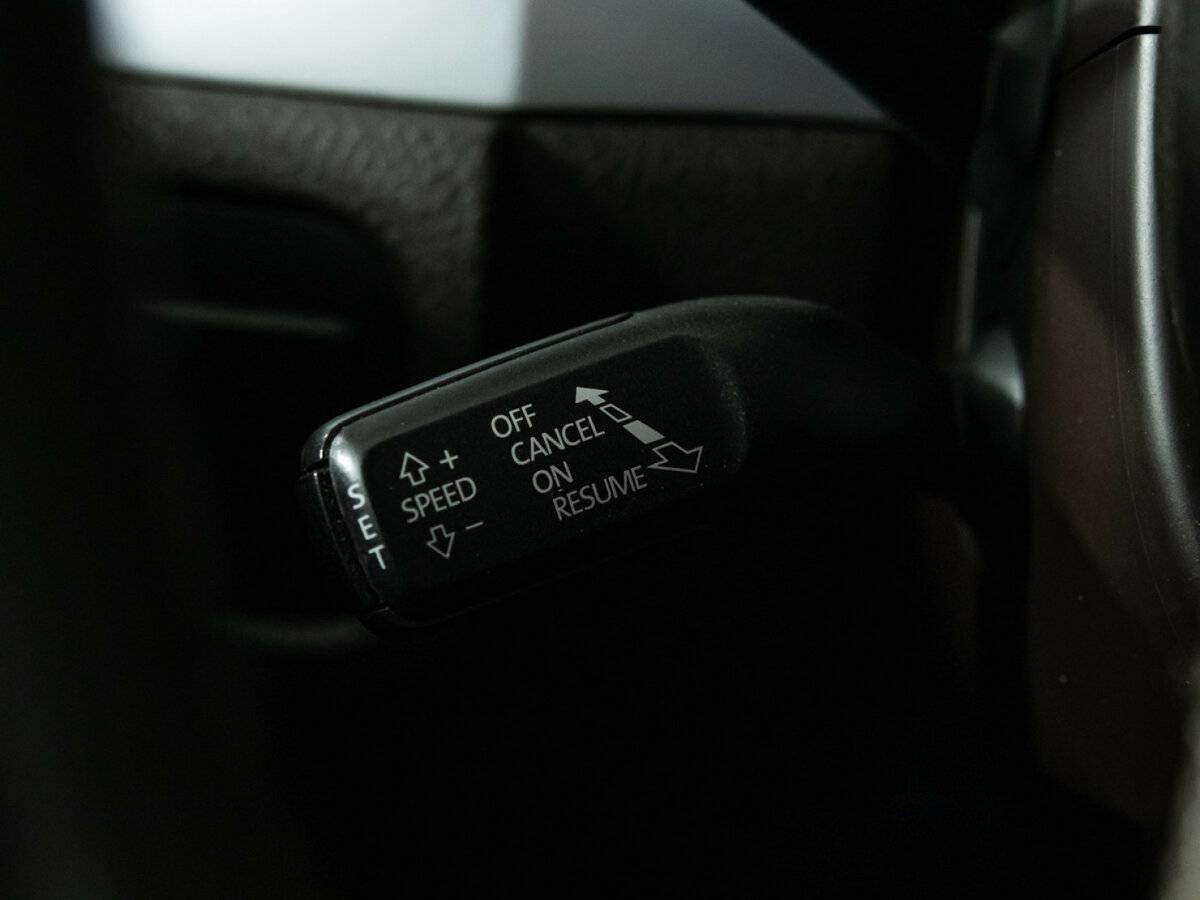 Купить Volkswagen Touareg с пробегом. Фото: #21