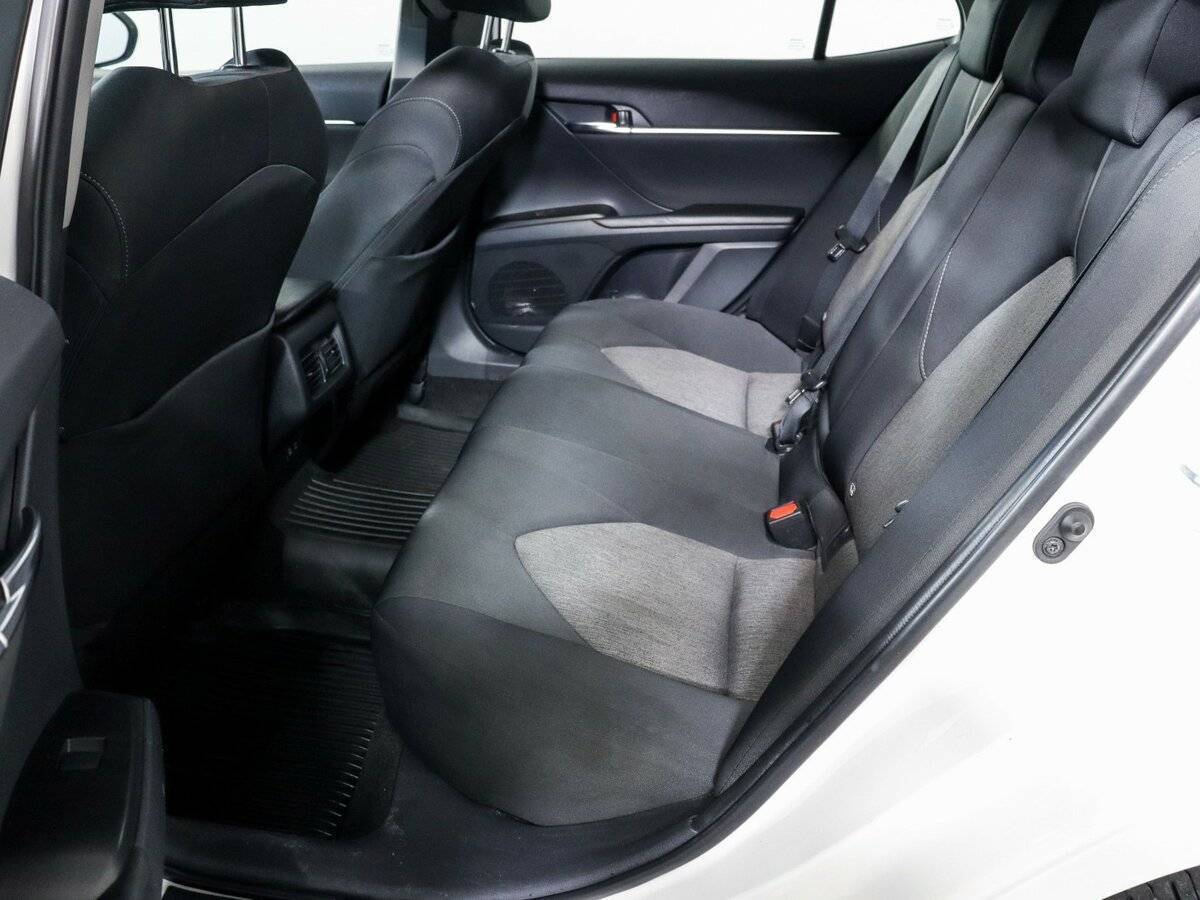 Купить Toyota Camry с пробегом. Фото: #9