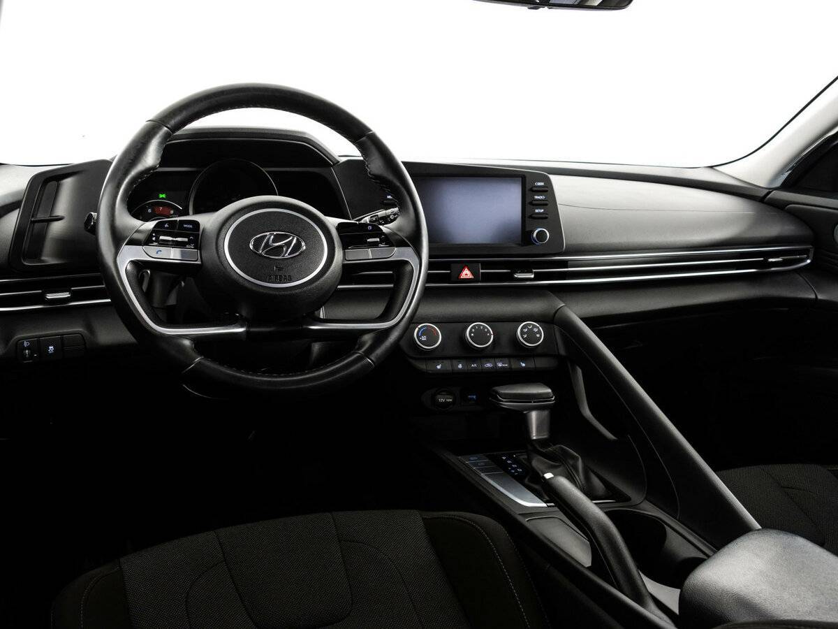 Купить Hyundai Elantra с пробегом. Фото: #11