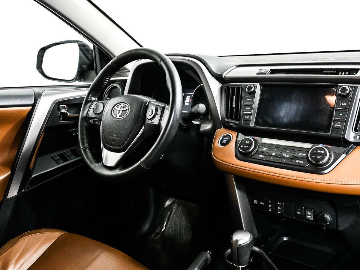 Купить Toyota RAV4 с пробегом. Фото: #8