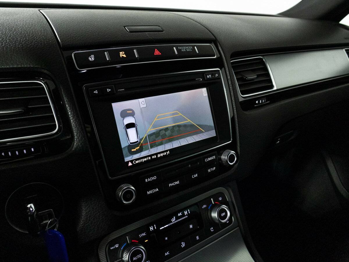 Купить Volkswagen Touareg с пробегом. Фото: #17