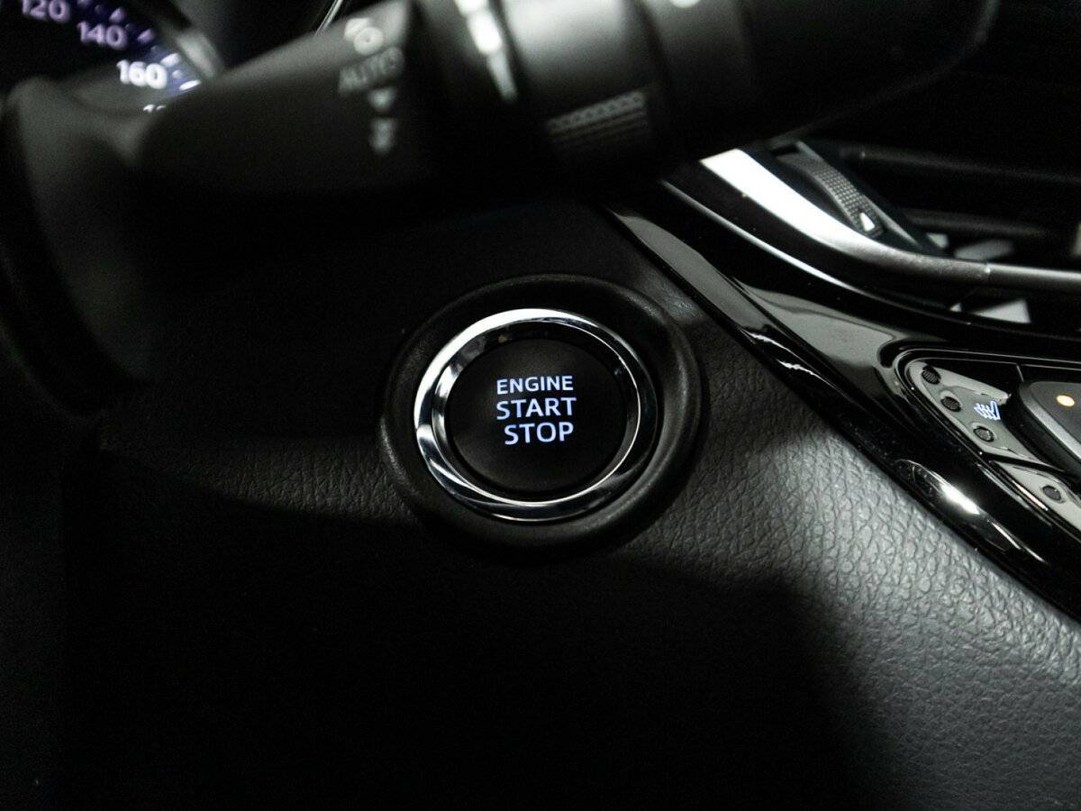 Купить Toyota C-HR с пробегом. Фото: #17