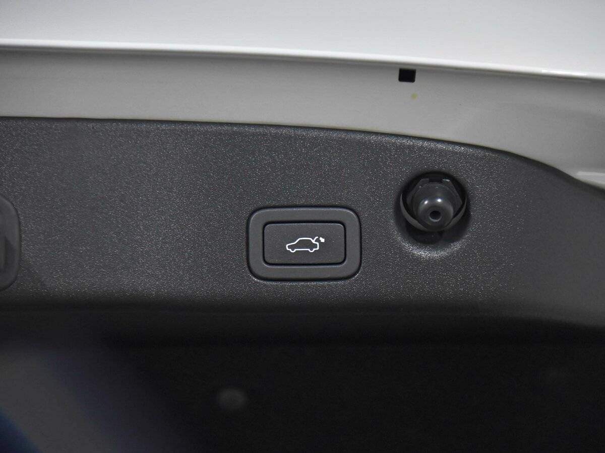 Купить Jaguar XJ с пробегом. Фото: #22