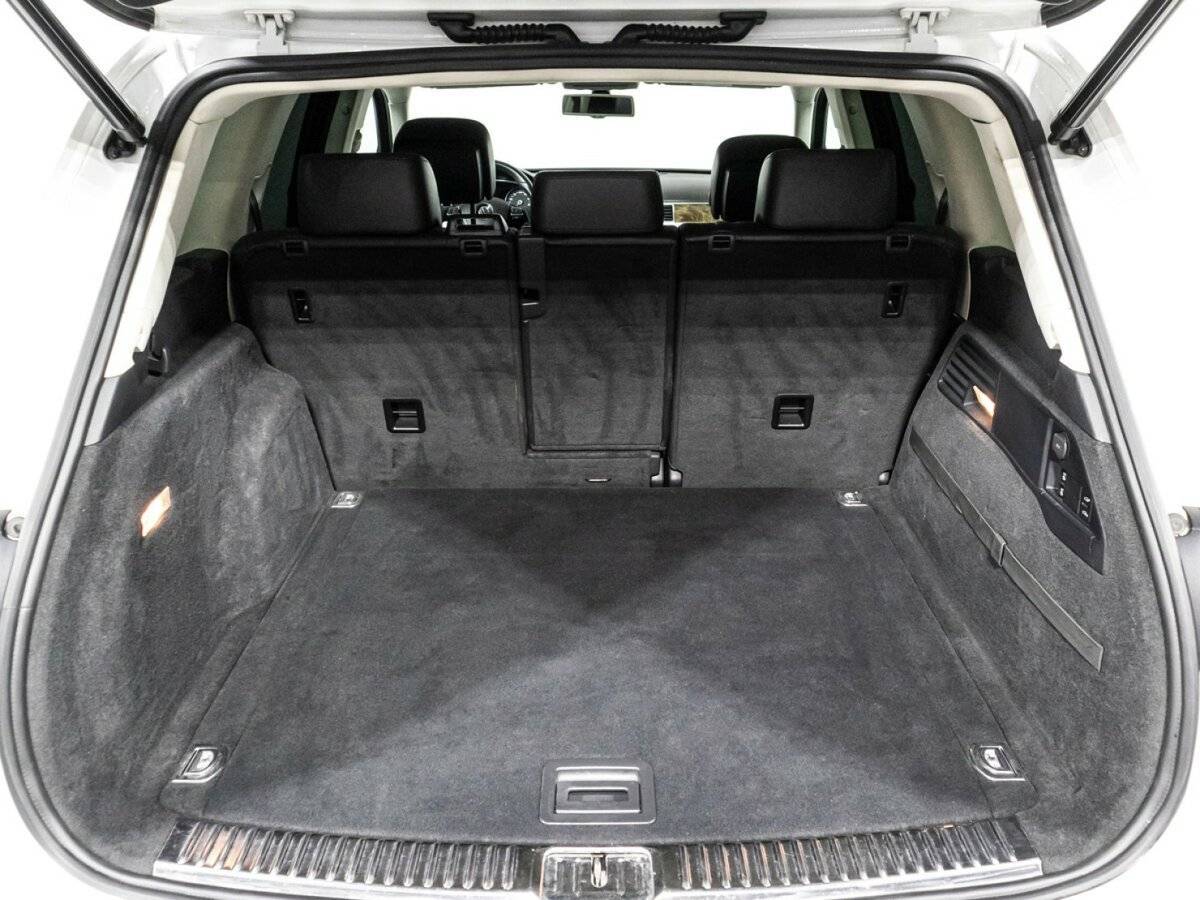 Купить Volkswagen Touareg с пробегом. Фото: #14