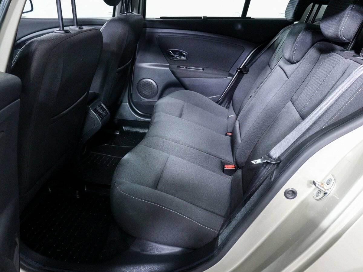 Купить Renault Fluence с пробегом. Фото: #7