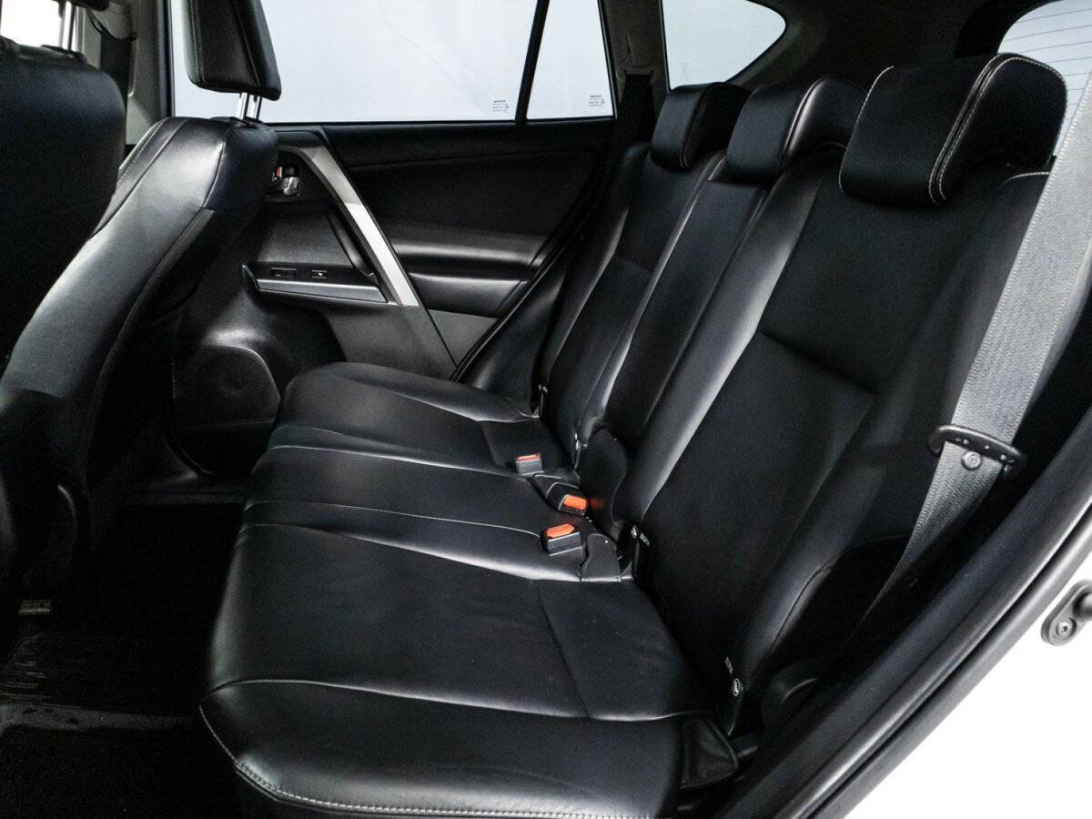 Купить Toyota RAV4 с пробегом. Фото: #9