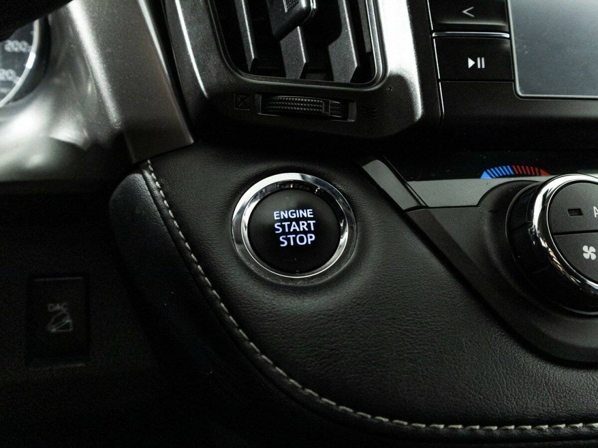 Купить Toyota RAV4 с пробегом. Фото: #21