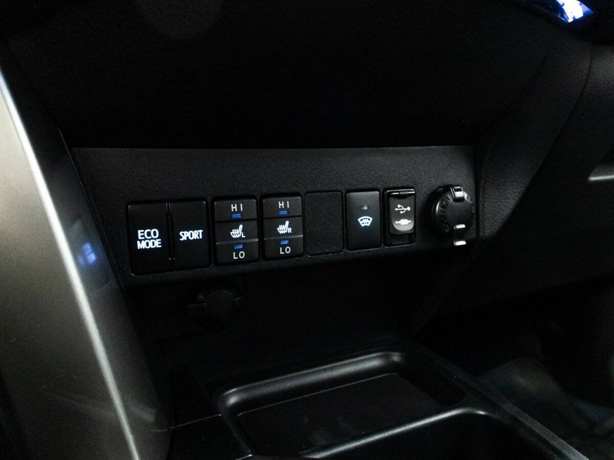 Купить Toyota RAV4 с пробегом. Фото: #24