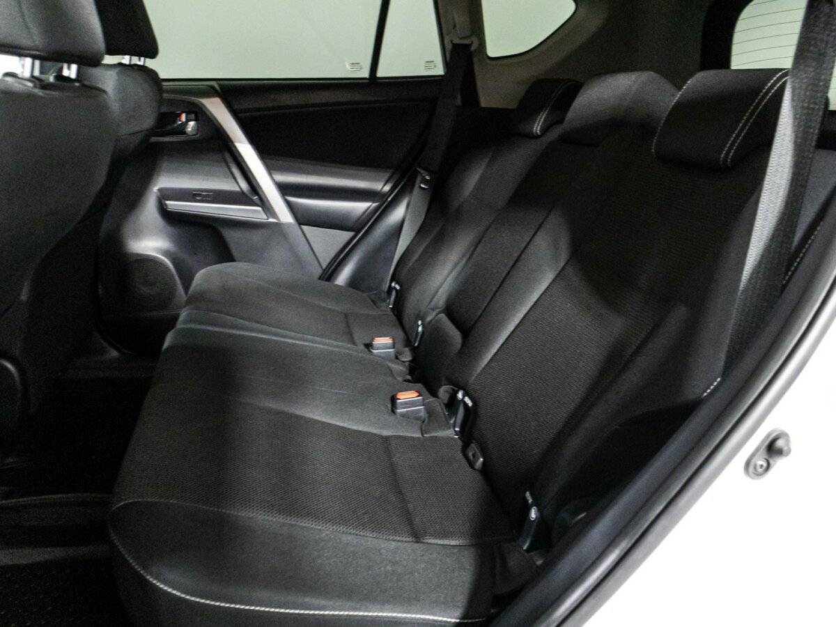 Купить Toyota RAV4 с пробегом. Фото: #9