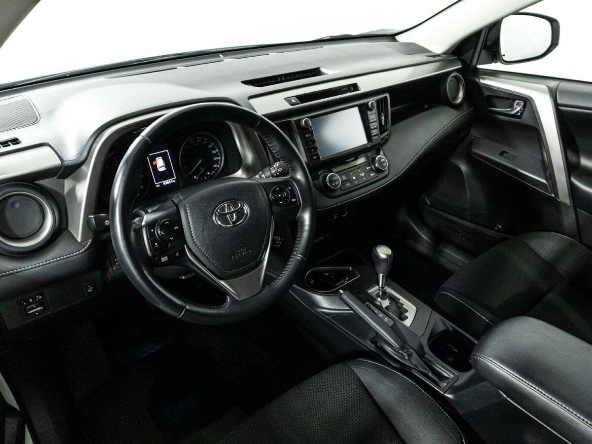Купить Toyota RAV4 с пробегом. Фото: #10