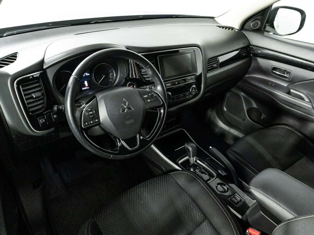 Купить Mitsubishi Outlander с пробегом. Фото: #10